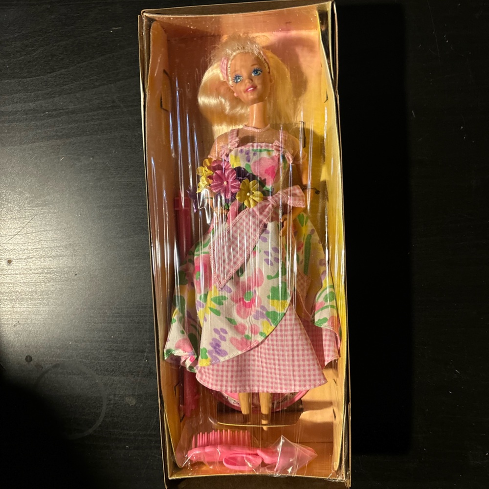 1996 Vintage Spring Petals Barbie Doll